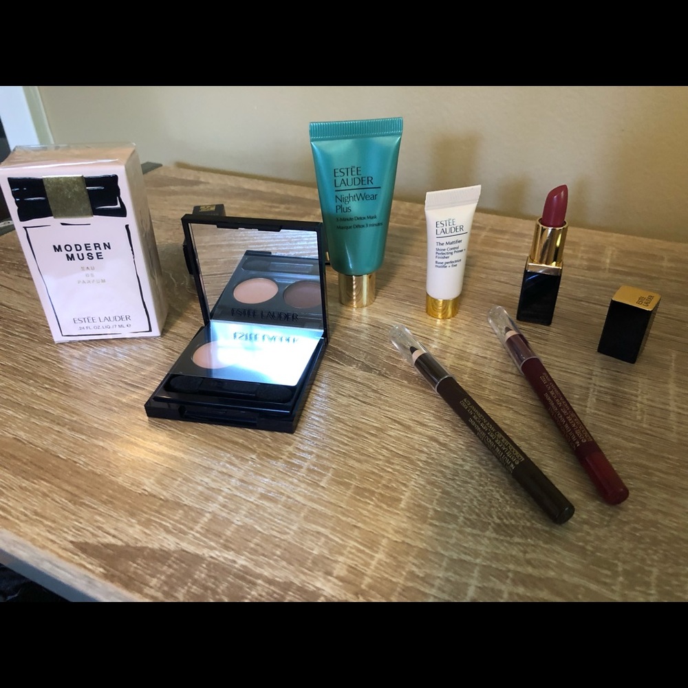 BNWT 8-piece Estee Lauder summer tote gift set